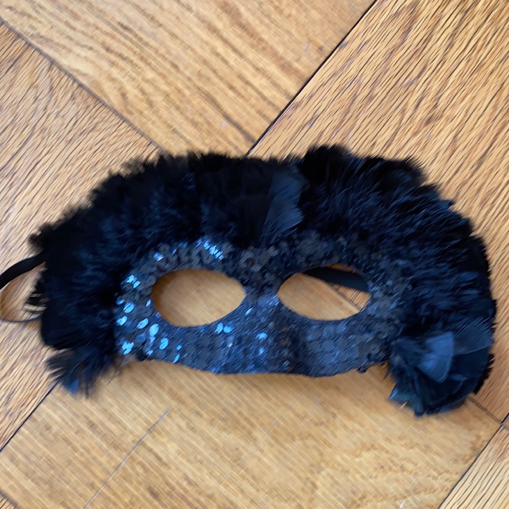 Feathered Mask